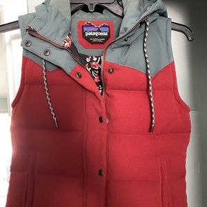 Patagonia hooded down vest size x-small